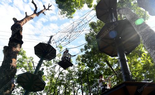 TAMAN TEMA ESCAPE DIBUKA