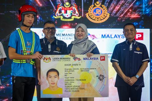 FADHLINA SIDEK
