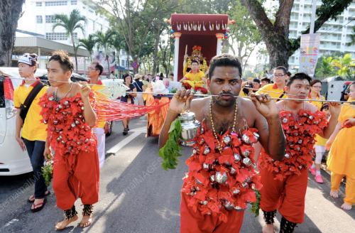 PG09_17012014_THAIPUSAM_KAVADI
