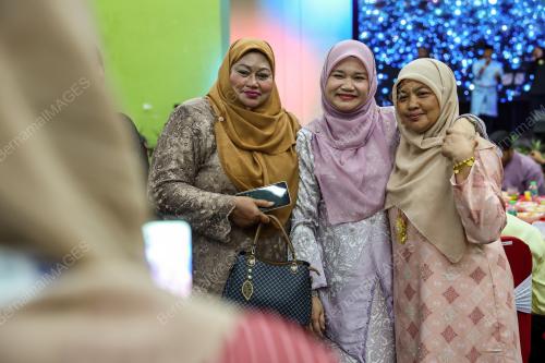 FADHLINA SIDEK