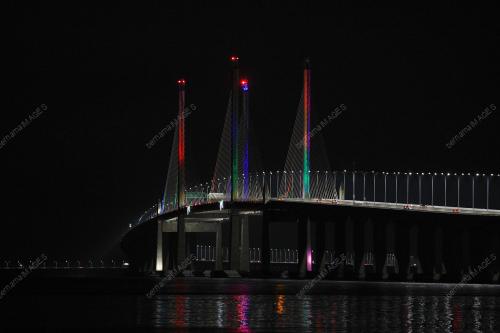 JAMBATAN_WARNA