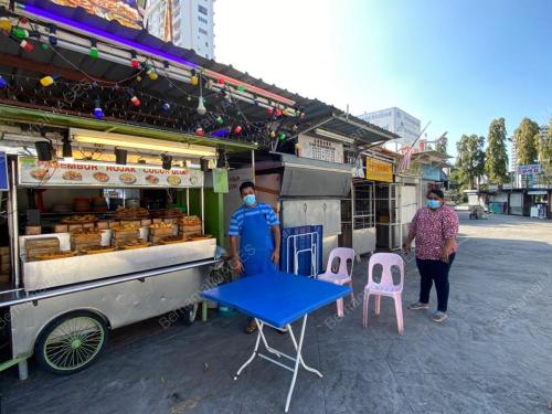 GURNEY DRIVE HAWKERS