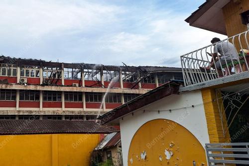 SEKOLAH TERBAKAR