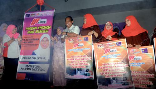 PG09_23082016_MENTERI_RASMI