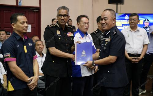 HARI_POLIS