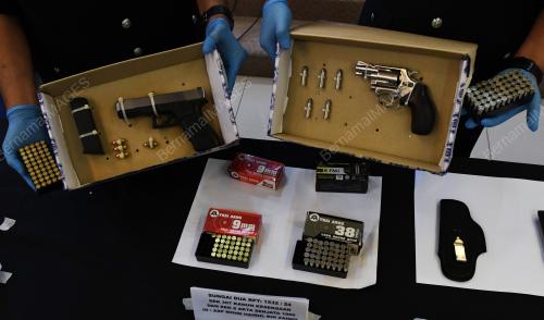 POLIS RAMPAS PISTOL DAN PELURU