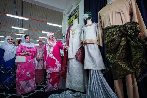 TUNKU AZIZAH AMINAH MAIMUNAH ISKANDARIAH