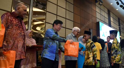 TUN AHMAD FUZI ABDUL RAZAK