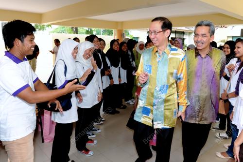 SELANGKAH KE UNIVERSITI