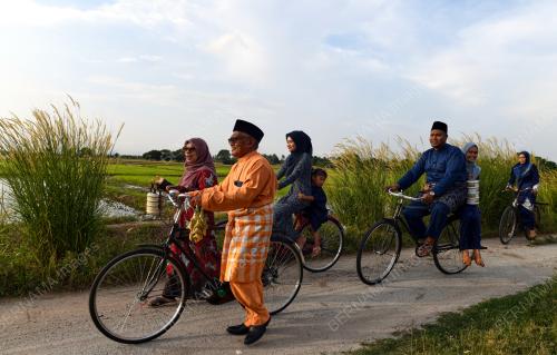 BERSAMA KELUARGA