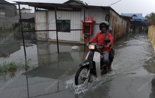 PG10_0601015_BANJIR_KILAT_06102015