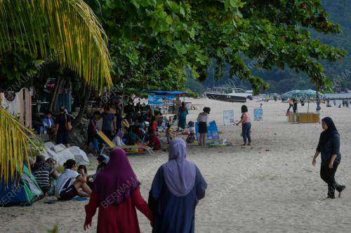 CUTI UMUM DI PANTAI BATU FERRINGHI