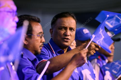 DATUK SERI REEZAL MERICAN NAINA MERICAN