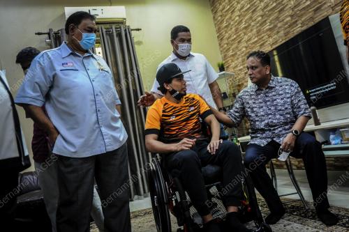 DATUK SERI REEZAL MERICAN NAINA MERICAN