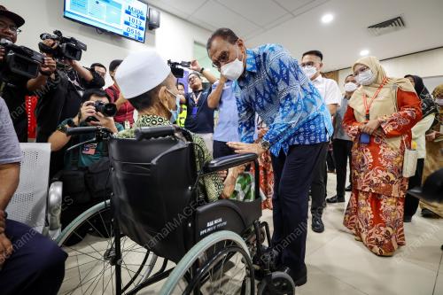 DATUK SERI DR DZULKEFLY AHMAD
