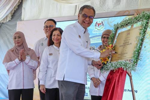 DATUK SERI DR DZULKEFLY AHMAD