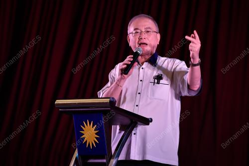 DATUK SERI IR DR WEE KA SIONG