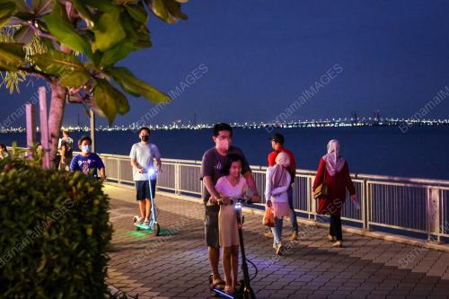 QUEENS WATERFRONT