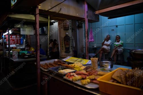 STREET FOOD LEBUH CARNAVON