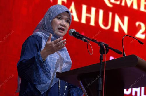 FADHLINA SIDEK