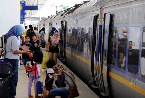 PG10_15072015_KERETAPI