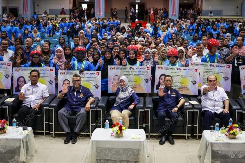 FADHLINA SIDEK