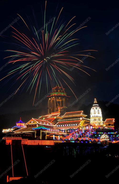 BUNGA API KEK LOK SI