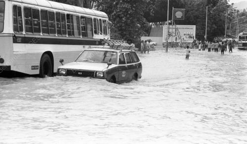 PG10_22062015_BANJIR_KILAT