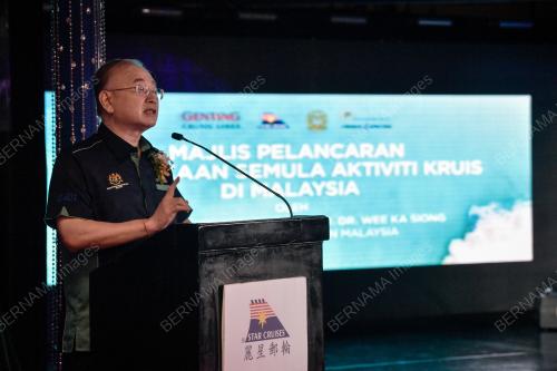 DATUK SERI DR WEE KA SIONG