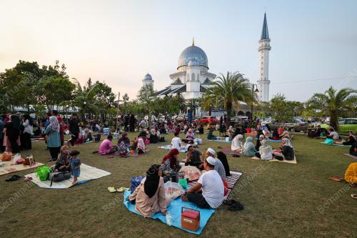 BERBUKA PUASA