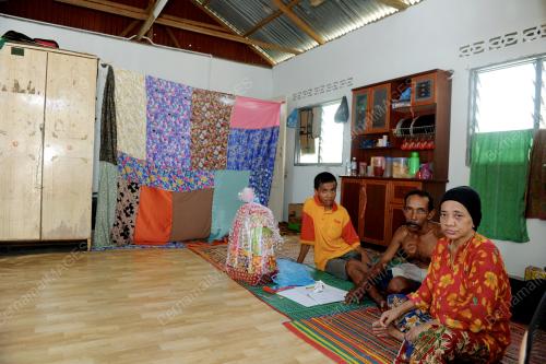 PG10_24052012_KELUARGA_MISKIN