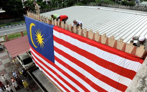 PG10_26082014_PASANG_BENDERA