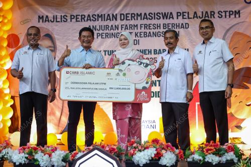 FADHLINA SIDEK
