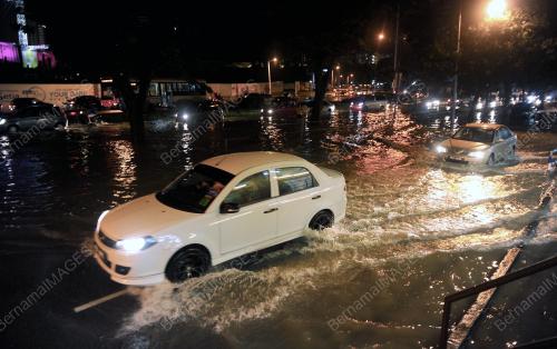 PG10_29112015_BANJIR_KILAT