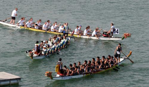 PERTANDINGAN PERAHU NAGA