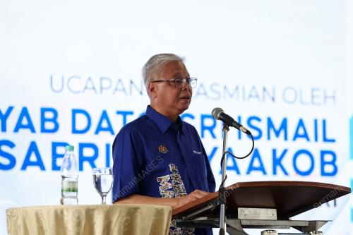 DATUK SERI ISMAIL SABRI YAAKOB