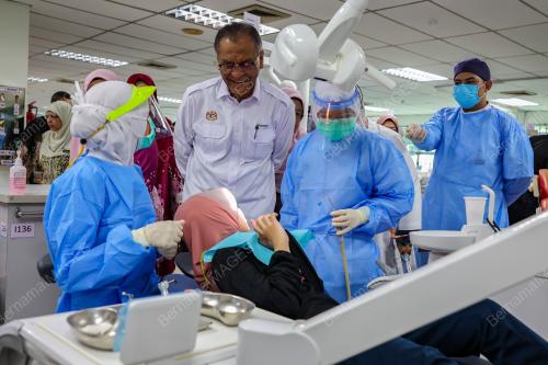 DATUK SERI DR DZULKEFLY AHMAD