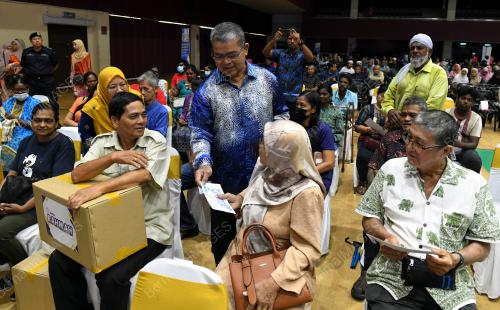 DATUK AARON AGO DAGANG