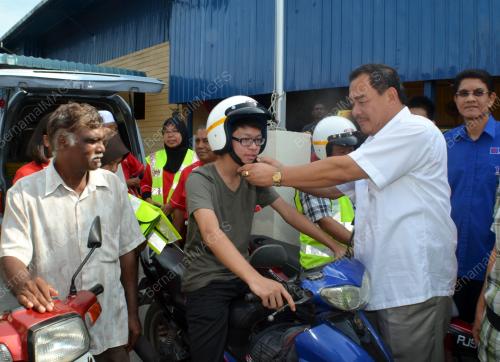 PG11_09062012_MENTERI_HELMET