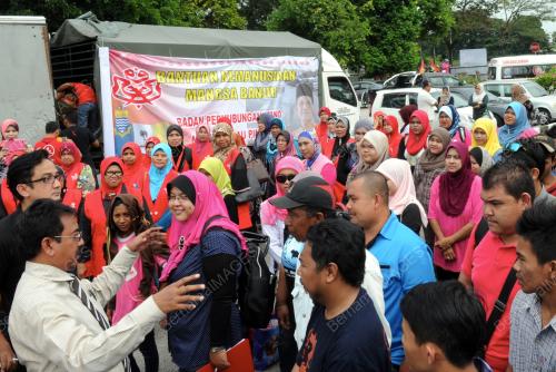 PG11_11122013_UMNO_BANTUAN