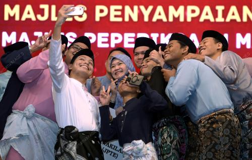 FADHLINA SIDEK
