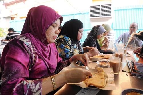 PG11_14062013_MAKANAN_KERTAS