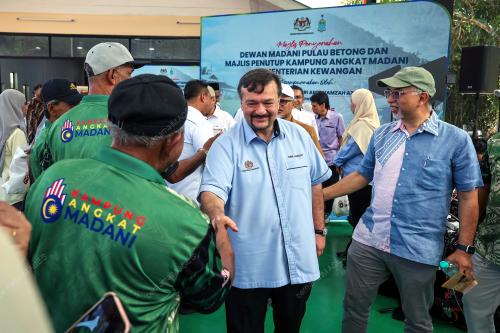 DATUK SERI AMIR HAMZAH AZIZAN