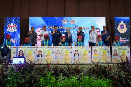 FADHLINA SIDEK