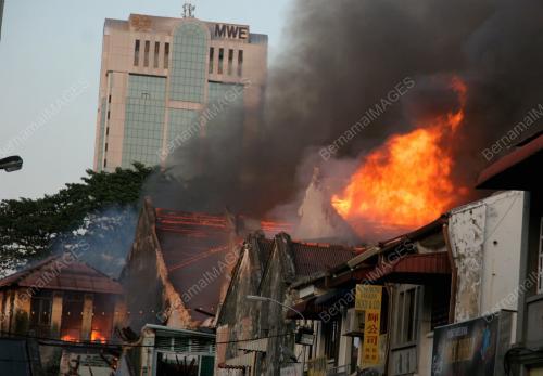 KEBAKARAN DI LEBUH KIMBAL