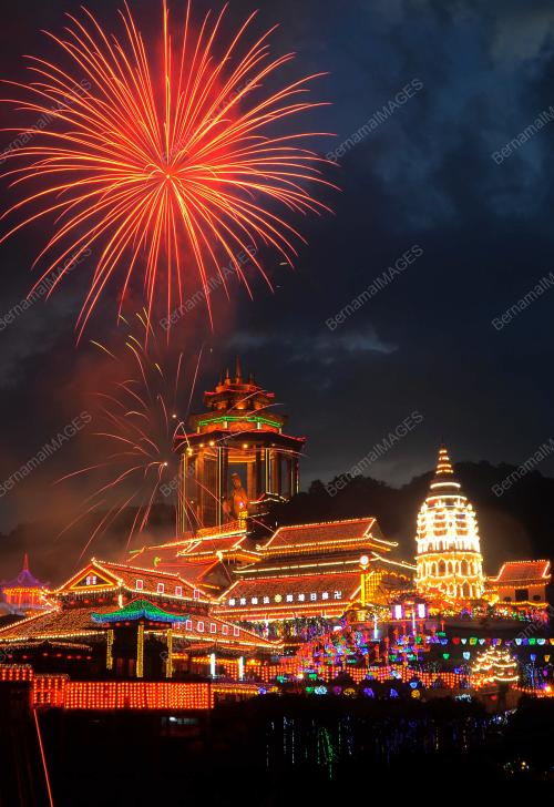 BUNGA API KEK LOK SI