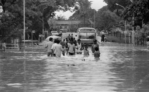 PG11_22062015_BANJIR_KILAT