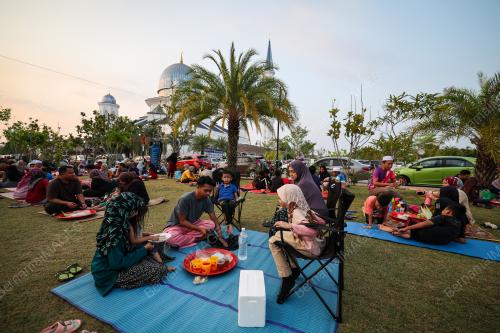 BERBUKA PUASA