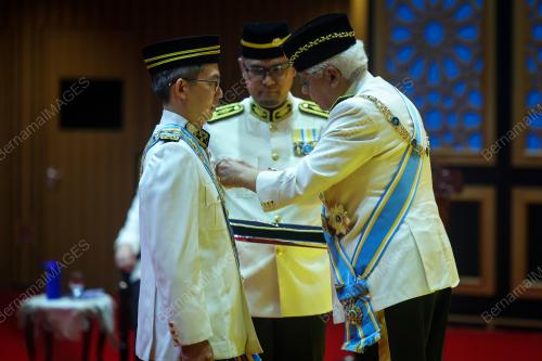 TUN AHMAD FUZI ABDUL RAZAK
