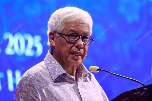 TUN AHMAD FUZI ABDUL RAZAK